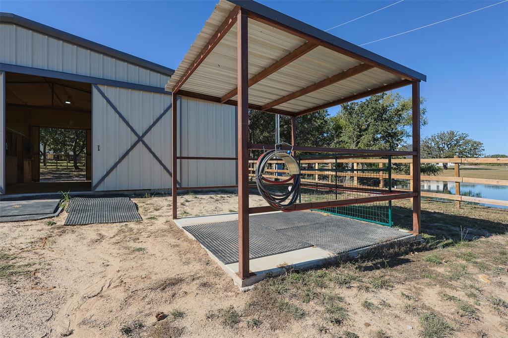 111 Deerfield Road Paradise, TX 76073 - Photo 33 of 39 Horse washing station