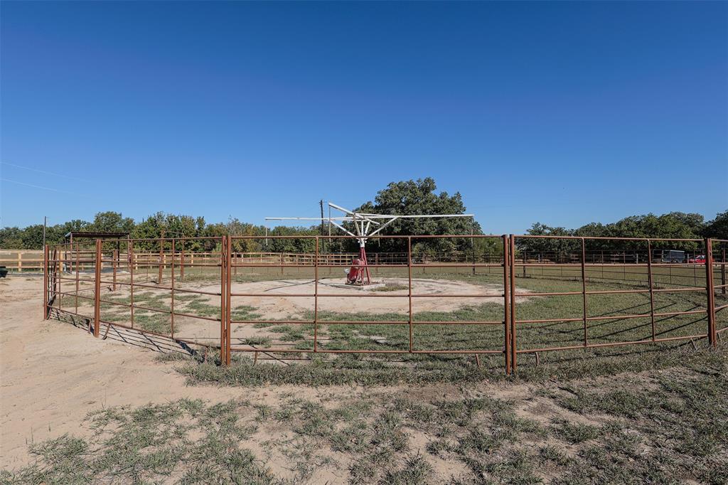 111 Deerfield Road Paradise, TX 76073 - Photo 35 of 39 Corrals