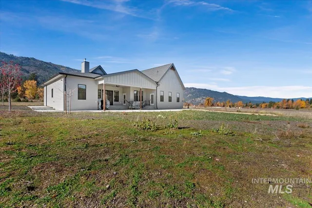 $1,048,000 | 42 Singing Spring Way Garden Valley, Garden Valley, ID 83622