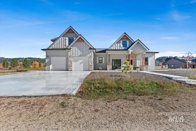 $1,048,000 | 42 Singing Spring Way Garden Valley, Garden Valley, ID 83622