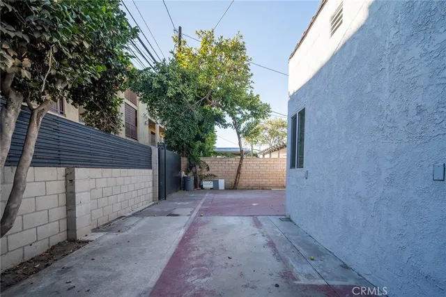 a view of a backyard with a tree