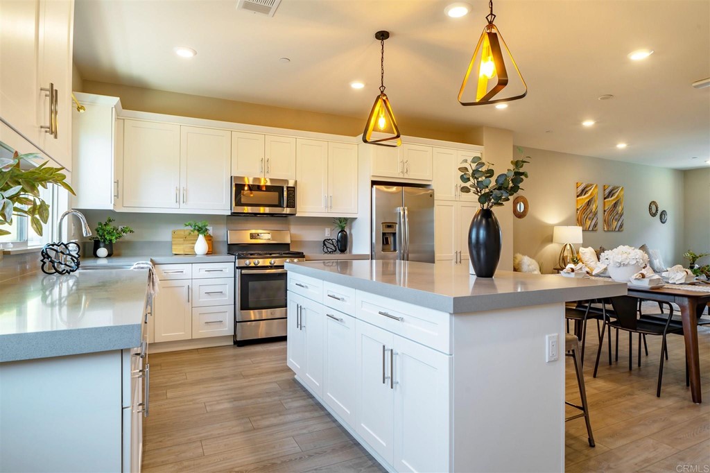 1569 Castillo Way, Unit 14 Vista, CA 92081 - Photo 2 of 21