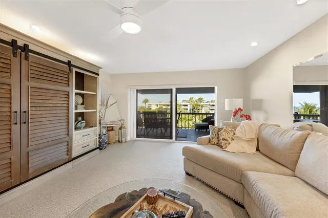 $5,500 | 5757 Gulf Of Mexico Drive, Unit 305, Longboat Key, FL 34228