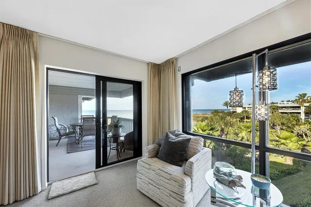 $5,500 | 5757 Gulf Of Mexico Drive, Unit 305, Longboat Key, FL 34228