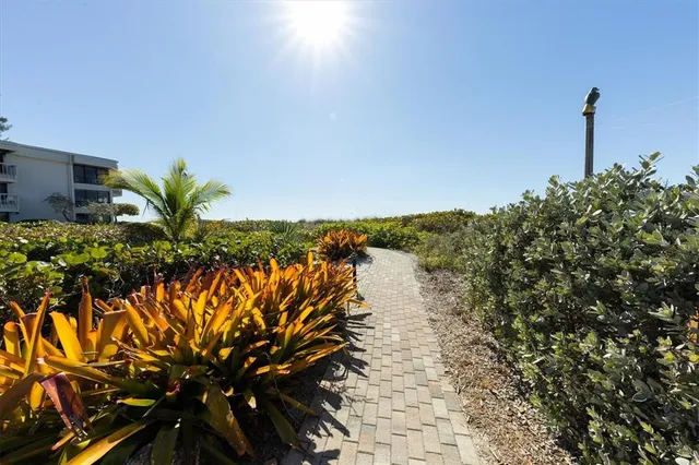 $5,500 | 5757 Gulf Of Mexico Drive, Unit 305, Longboat Key, FL 34228