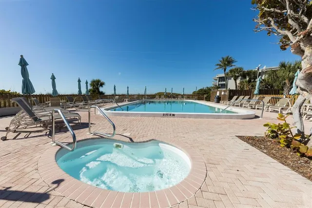 $5,500 | 5757 Gulf Of Mexico Drive, Unit 305, Longboat Key, FL 34228