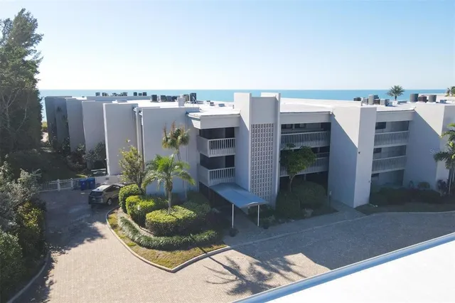 $5,500 | 5757 Gulf Of Mexico Drive, Unit 305, Longboat Key, FL 34228