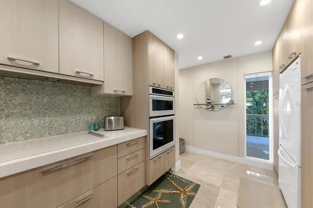 $5,500 | 5757 Gulf Of Mexico Drive, Unit 305, Longboat Key, FL 34228