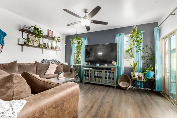 $379,999 | 2424 West Tamarisk Street, Phoenix, AZ 85041