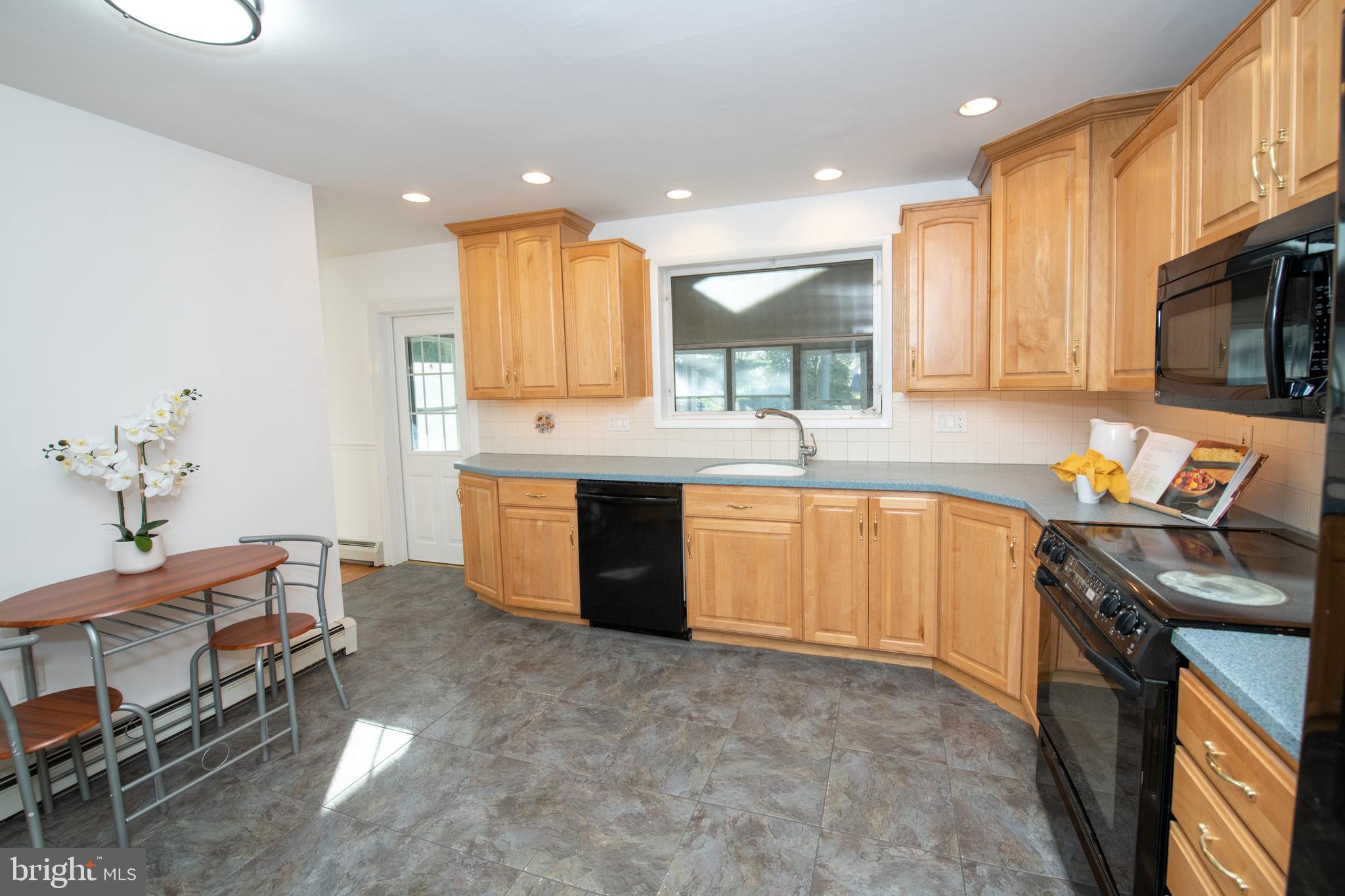 1307 Rosebud Road Southampton, PA 18966 - Photo 15 of 40 Kitchen