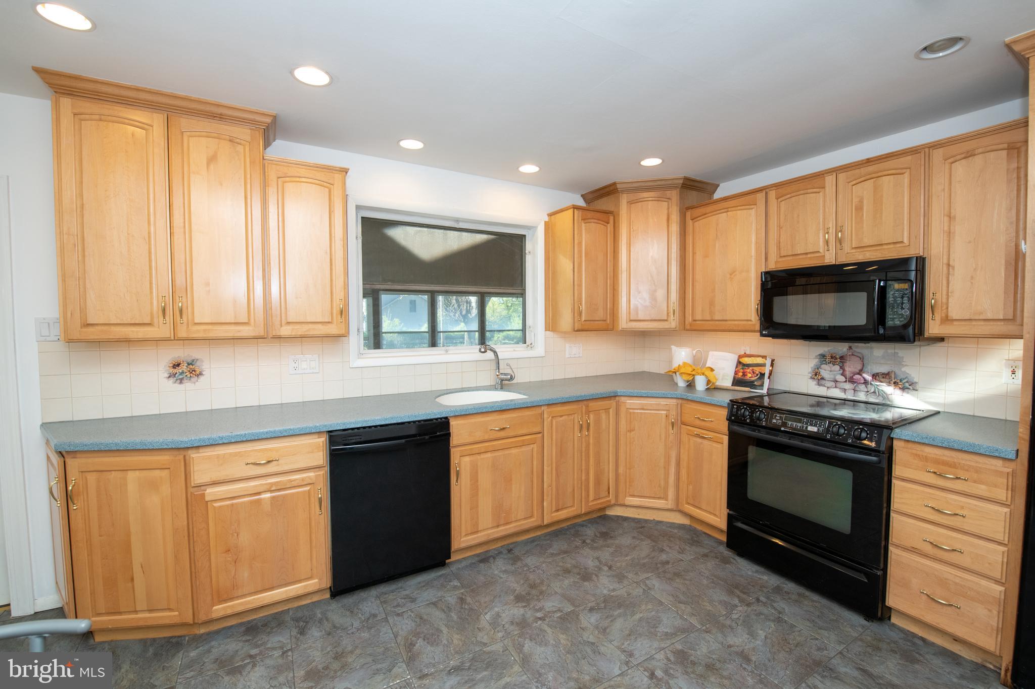 1307 Rosebud Road Southampton, PA 18966 - Photo 16 of 40 Kitchen
