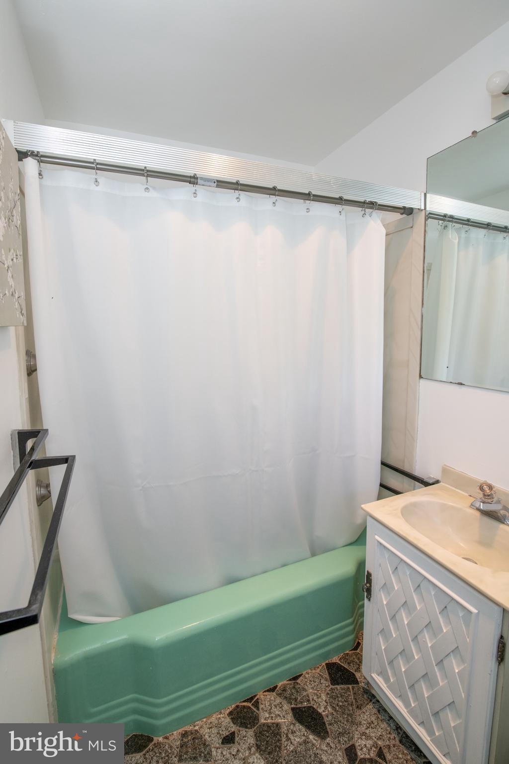 1307 Rosebud Road Southampton, PA 18966 - Photo 27 of 40 Main Bathroom