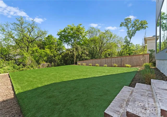 a view of a yard with an tree