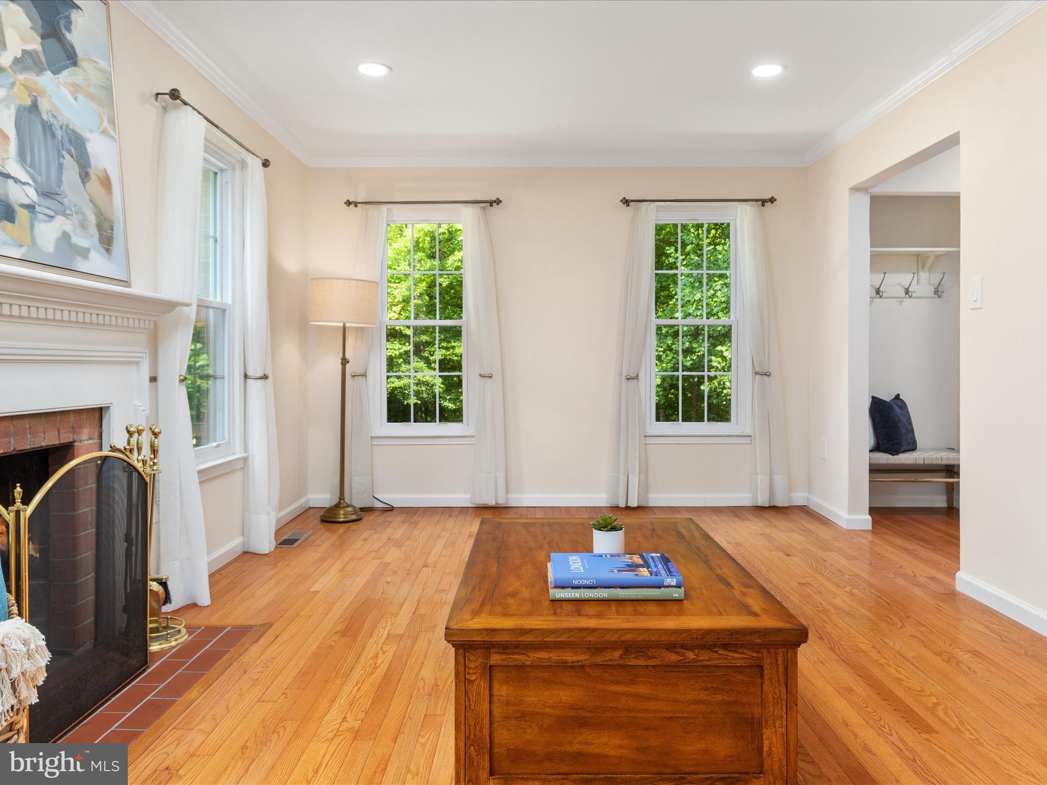 2304 Horseferry Court Reston, VA 20191 - Photo 12 of 66 Living Room | Main Level