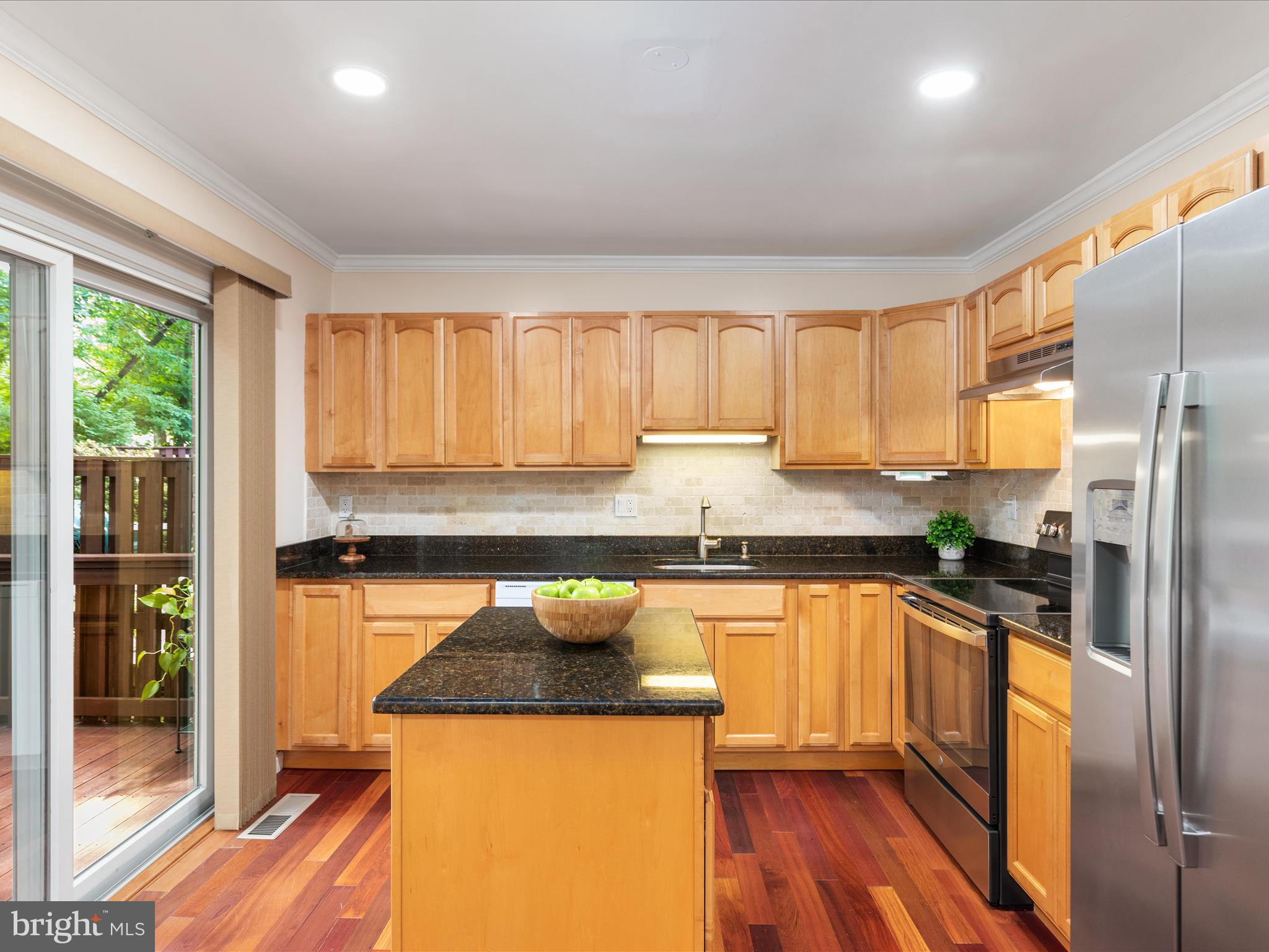 2304 Horseferry Court Reston, VA 20191 - Photo 15 of 66 Kitchen | Main Level