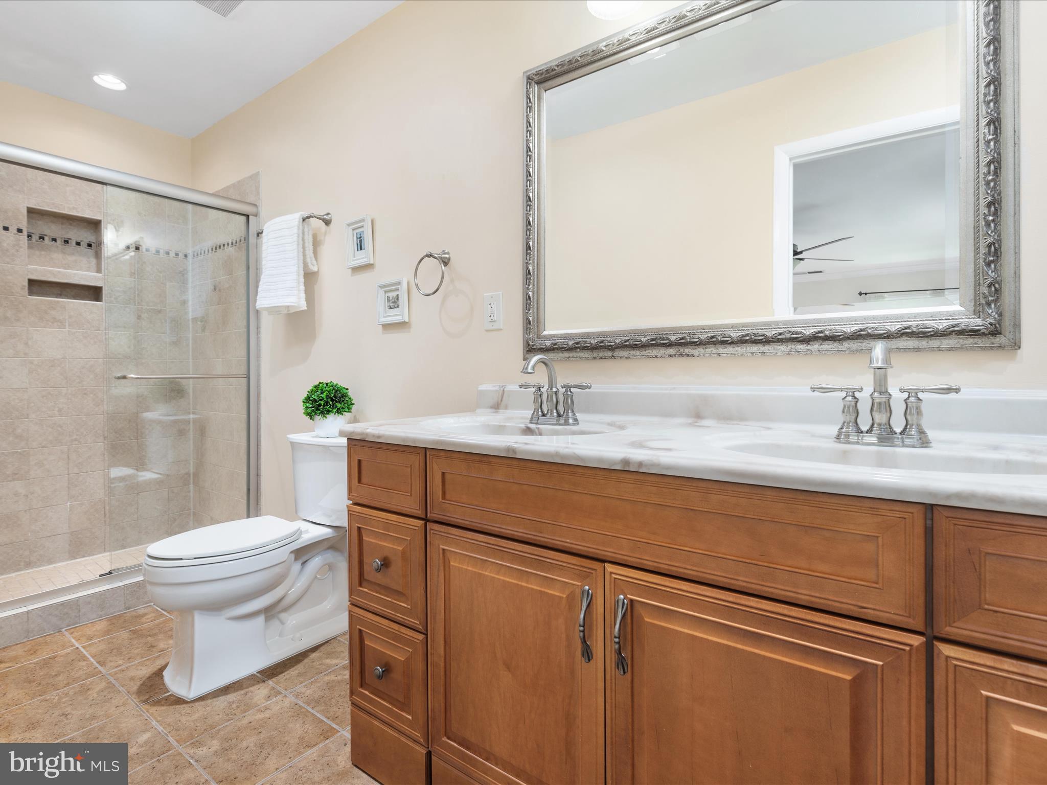 2304 Horseferry Court Reston, VA 20191 - Photo 22 of 66 Primary Bathroom | Upper Level