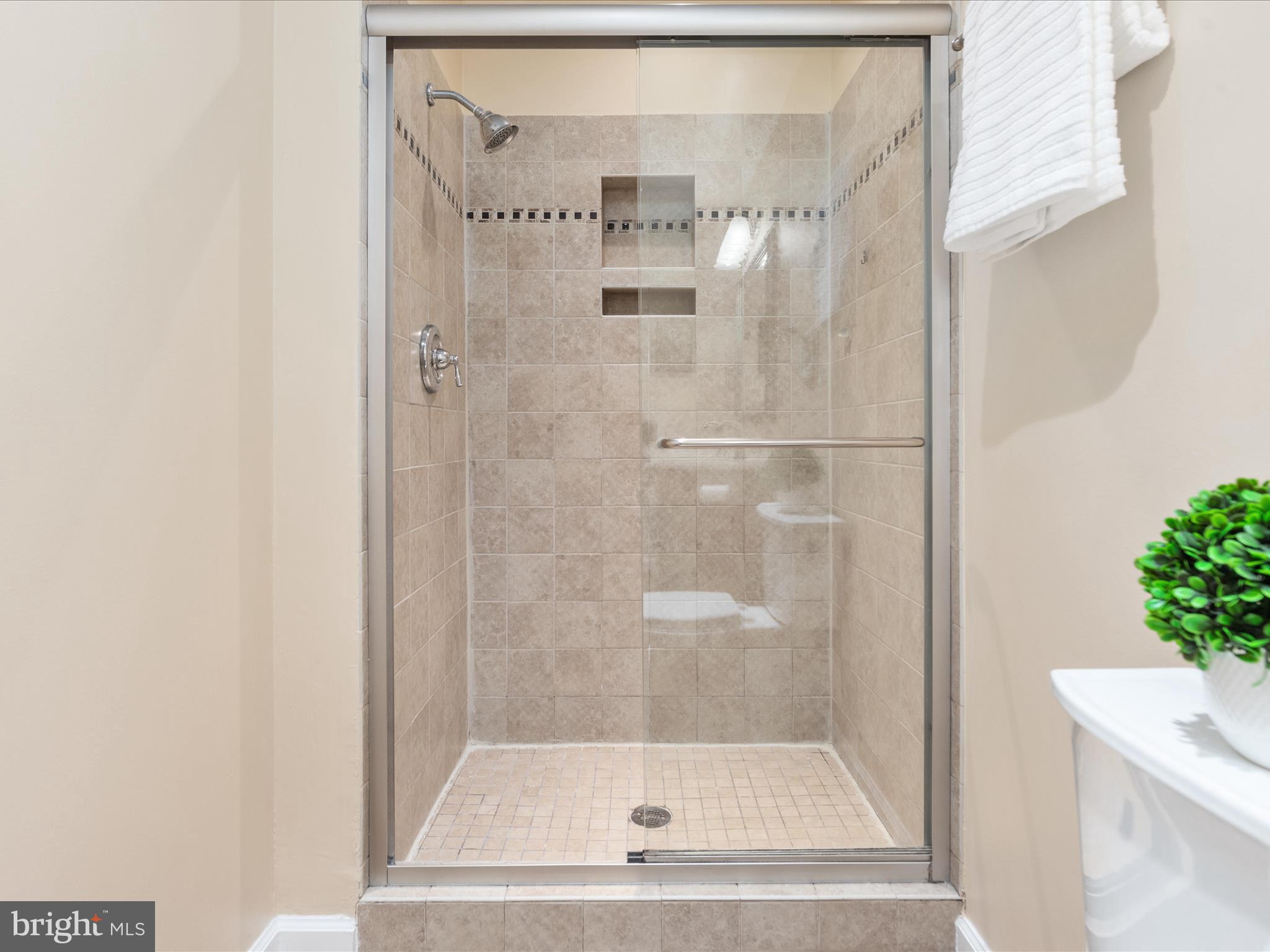 2304 Horseferry Court Reston, VA 20191 - Photo 23 of 66 Primary Bathroom | Upper Level
