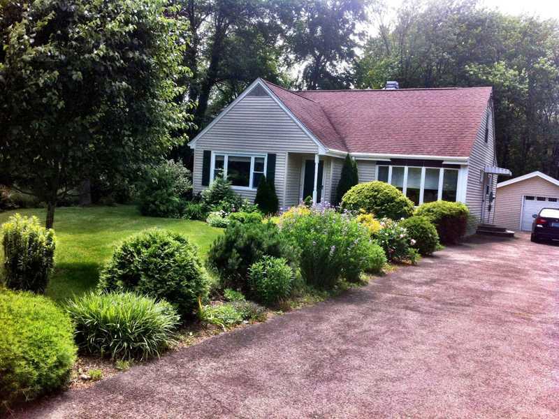 14 Bonwit Road Riverside, CT 06878 - Photo 1 of 13 a front view of a house with a garden
