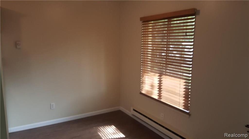 411 West Drahner Road, Unit 4 Oxford, MI 48371 - Photo 5 of 10