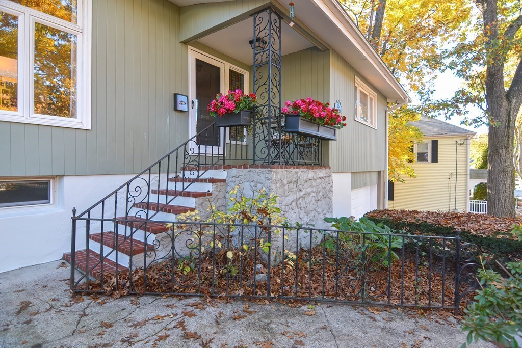 35 Lillian Road Malden, MA 02148 - Photo 3 of 36 Gallery Image 3