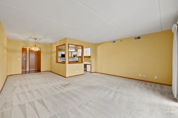 $279,000 | 6755 North Milwaukee Avenue, Unit 303, Niles, IL 60714