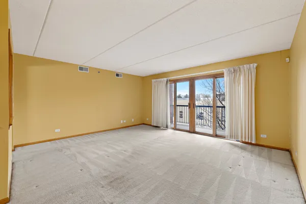 $279,000 | 6755 North Milwaukee Avenue, Unit 303, Niles, IL 60714