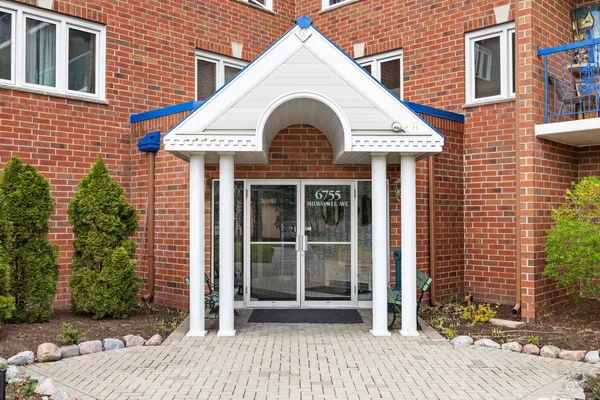 $279,000 | 6755 North Milwaukee Avenue, Unit 303, Niles, IL 60714