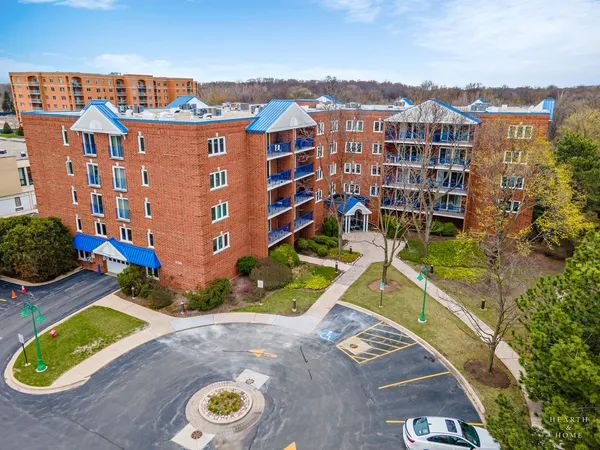 $279,000 | 6755 North Milwaukee Avenue, Unit 303, Niles, IL 60714