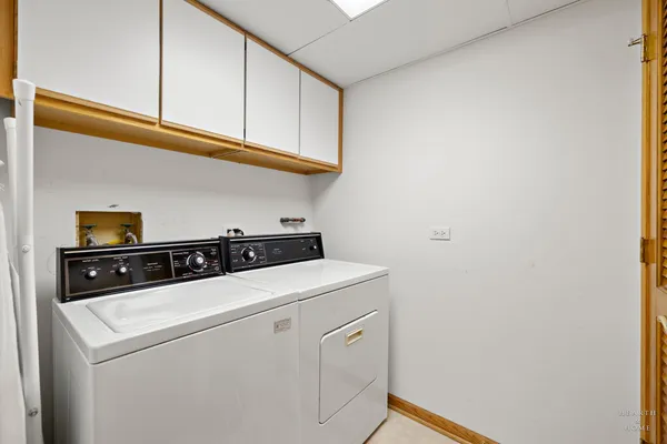 $279,000 | 6755 North Milwaukee Avenue, Unit 303, Niles, IL 60714