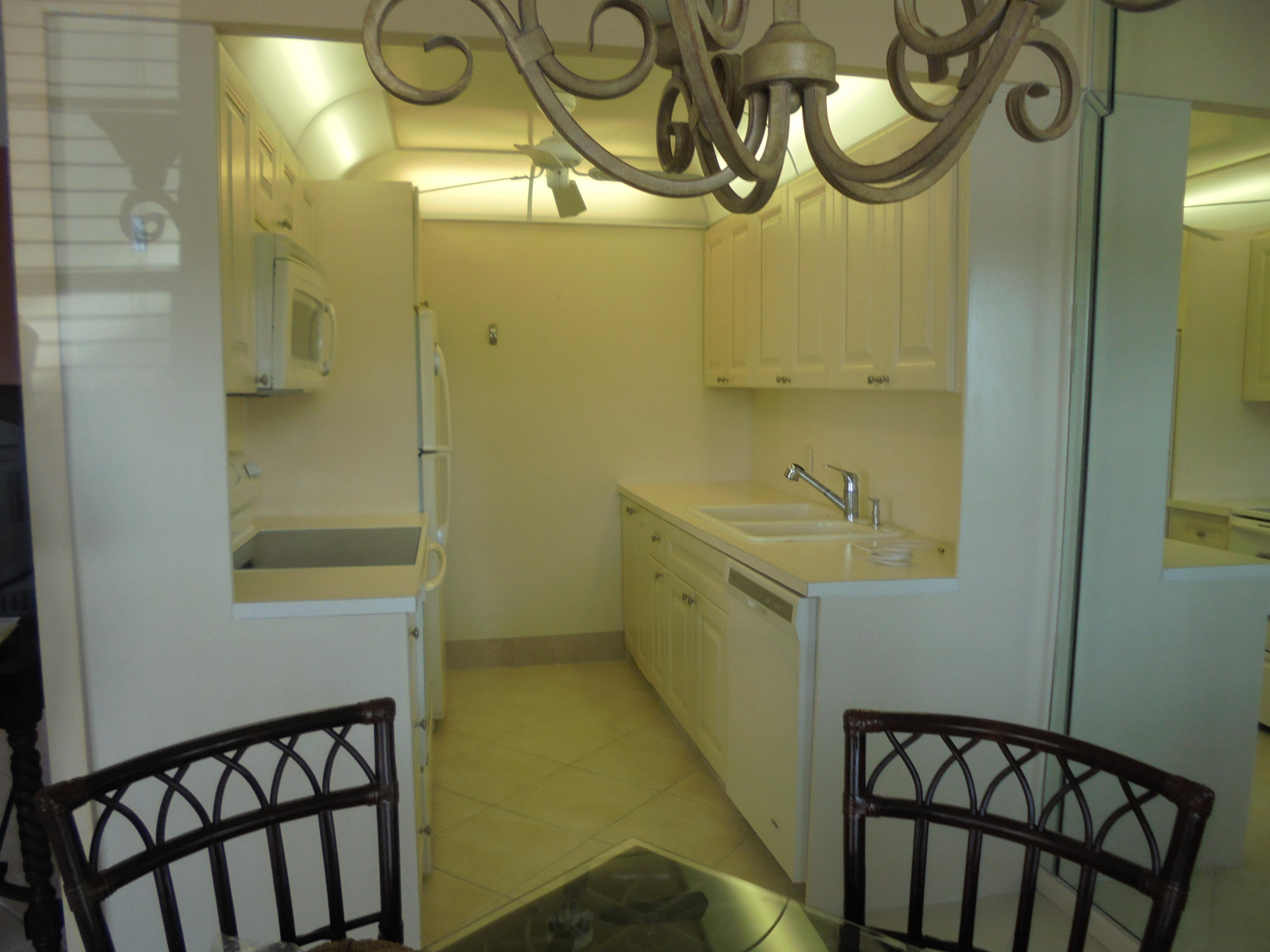 1097 Cornwall East Boca Raton, FL 33434 - Photo 3 of 19 1097 Cornwall E 003