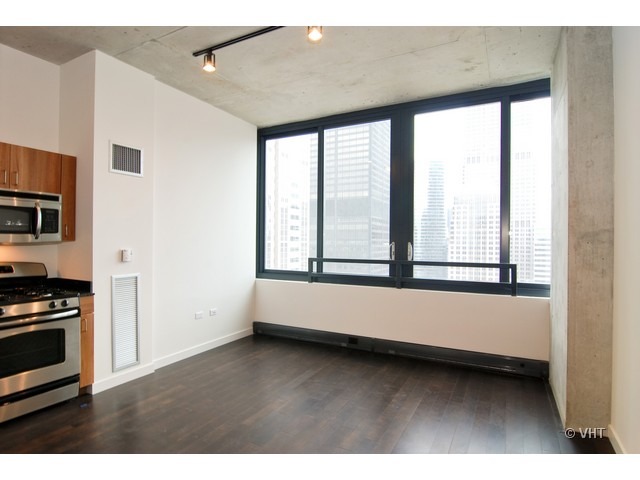 235 West Van Buren Street, Unit 3520 Chicago, IL 60607 - Photo 3 of 17 a living room with a large window