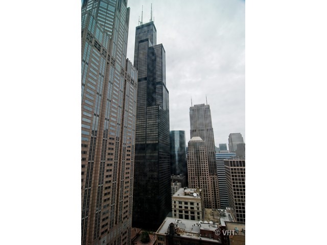 235 West Van Buren Street, Unit 3520 Chicago, IL 60607 - Photo 8 of 17 a city view