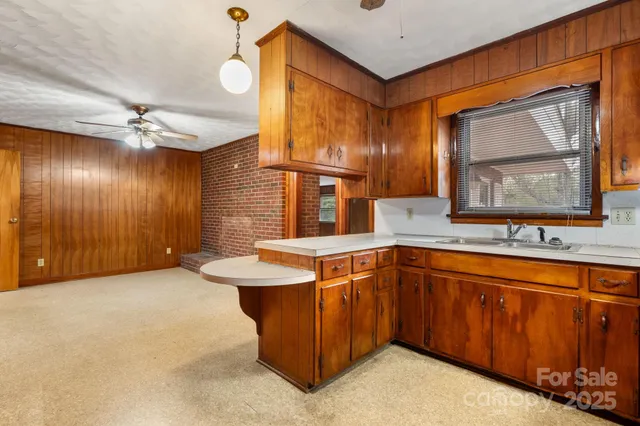 a view of an empty room with a ceiling fan