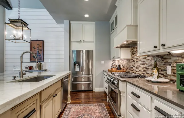 $5,500 | 242 East Elmview Place, Alamo Heights, TX 78209