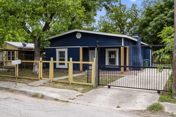 $1,550 | 1230 Chalmers Avenue, San Antonio, TX 78211