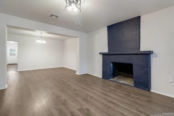 $1,550 | 1230 Chalmers Avenue, San Antonio, TX 78211