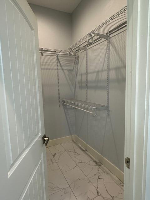 512 Harborview Circle Niceville, FL 32578 - Photo 12 of 27 a bathroom with a glass door shower