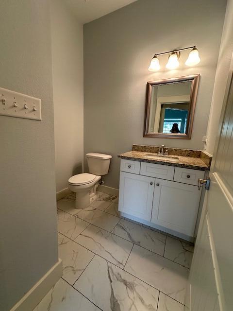 512 Harborview Circle Niceville, FL 32578 - Photo 16 of 27 a bathroom with a sink and a mirror
