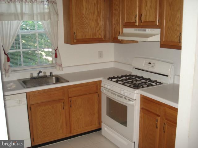 12006 Tarragon Road, Unit 12006 Reisterstown, MD 21136 - Photo 3 of 10 Kitchen