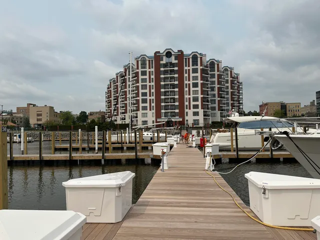 $20,000 | 333 Lake Avenue, Unit SLIP 36, Racine, WI 53403