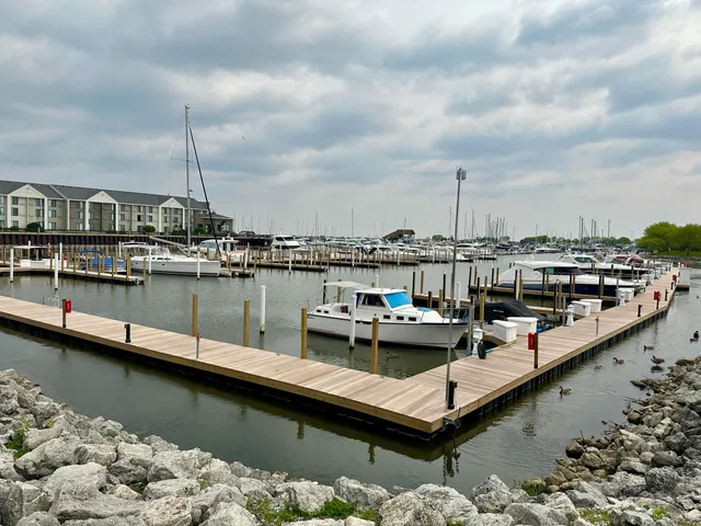 $20,000 | 333 Lake Avenue, Unit SLIP 36, Racine, WI 53403