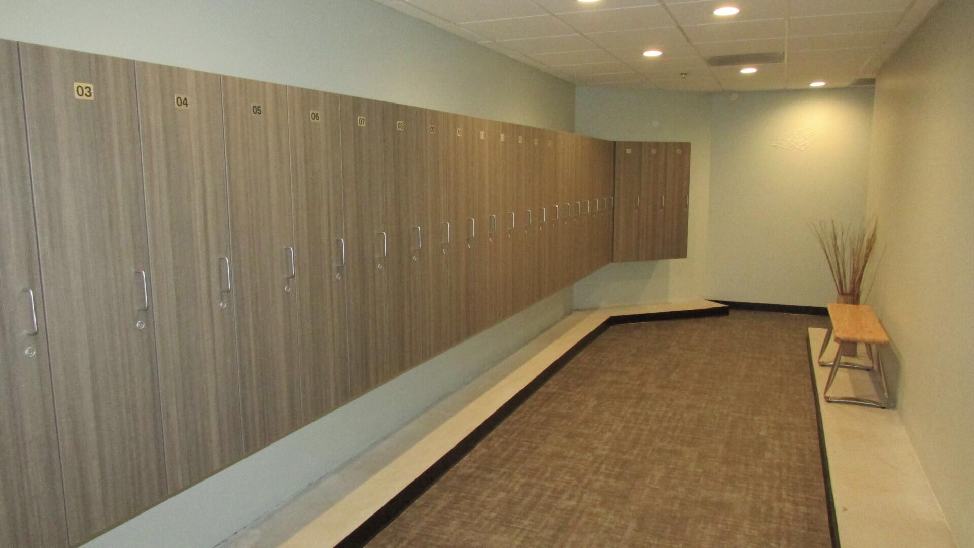 333 Lake Avenue, Unit SLIP 36 Racine, WI 53403 - Photo 8 of 9 Locker Room