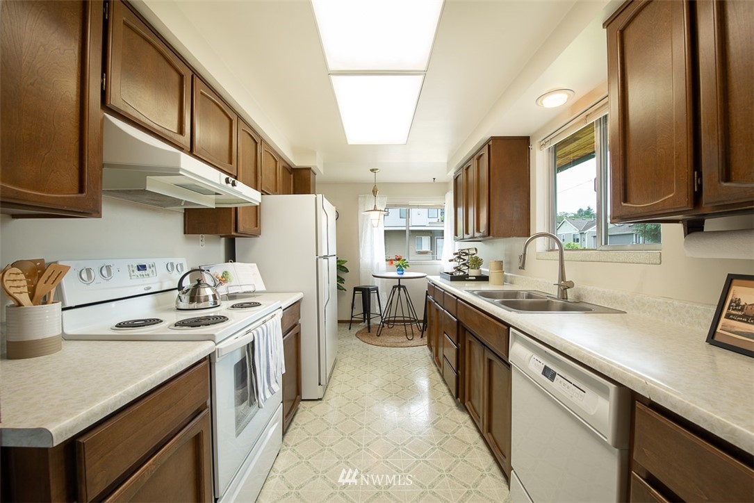 905 North 28th Place Renton, WA 98056 - Photo 11 of 25