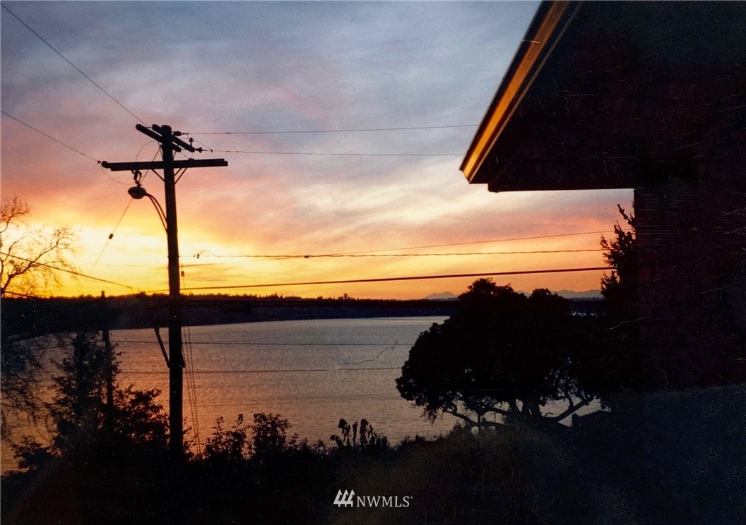 905 North 28th Place Renton, WA 98056 - Photo 7 of 25