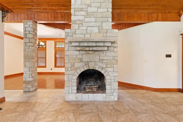 $825,000 | 735 Winding Trail, Crawford, TX 76638