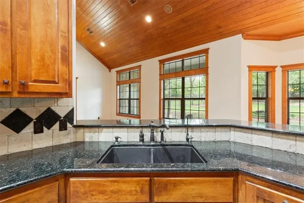 $825,000 | 735 Winding Trail, Crawford, TX 76638