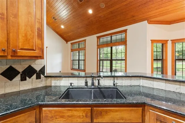 $865,000 | 735 Winding Trail, Crawford, TX 76638