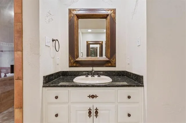 $865,000 | 735 Winding Trail, Crawford, TX 76638