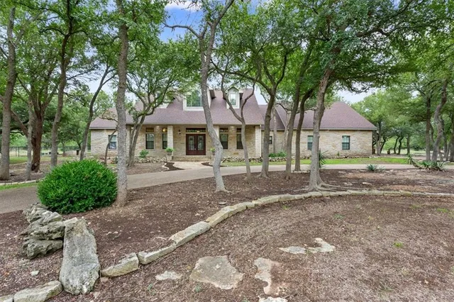 $865,000 | 735 Winding Trail, Crawford, TX 76638