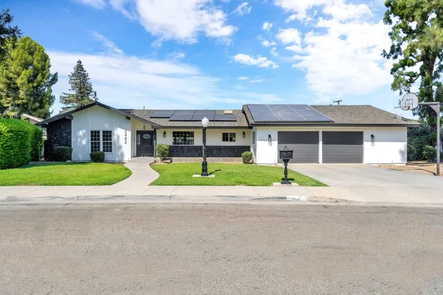 $589,000 | 2482 Country Club Lane, Selma, CA 93662